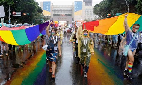 Taiwán concede el derecho de adopción a las parejas del mismo sexo, en su último paso hacia la igualdad matrimonial